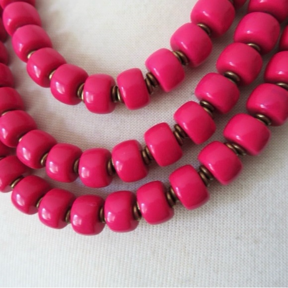 VTG PREMIER DESIGNS 
3-STRAND FUCHSIA
NECKLACE with GOLD ACCENTS - Picture 2 of 10